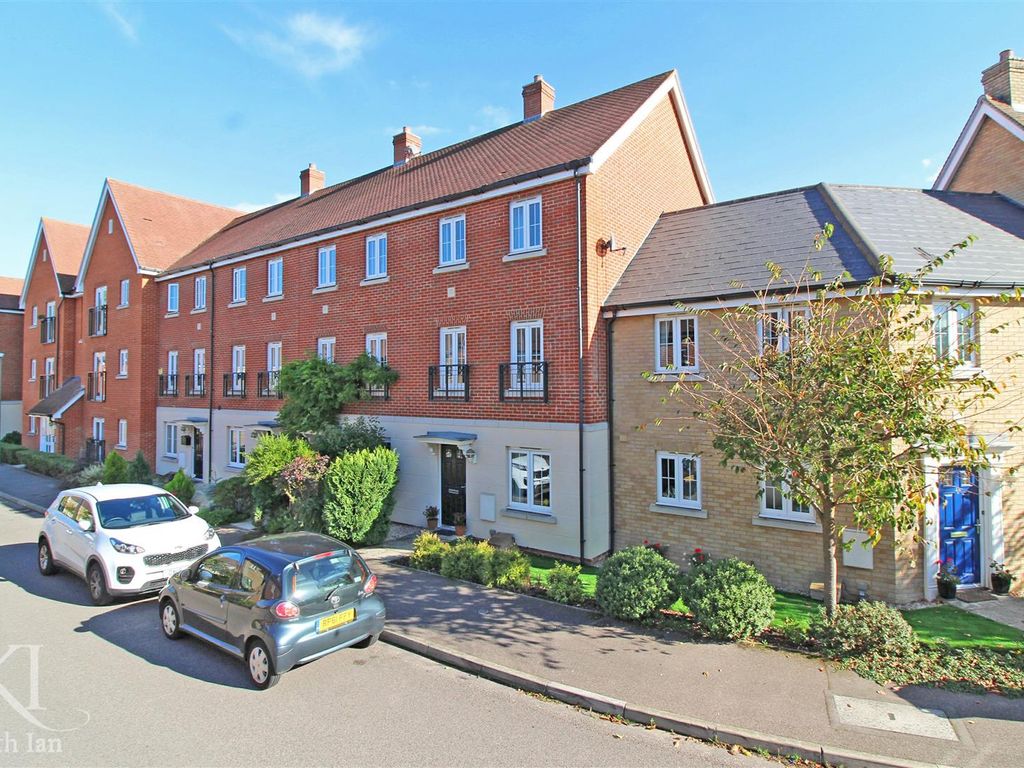 4 bed terraced house for sale in Sanville Gardens, Stanstead Abbotts