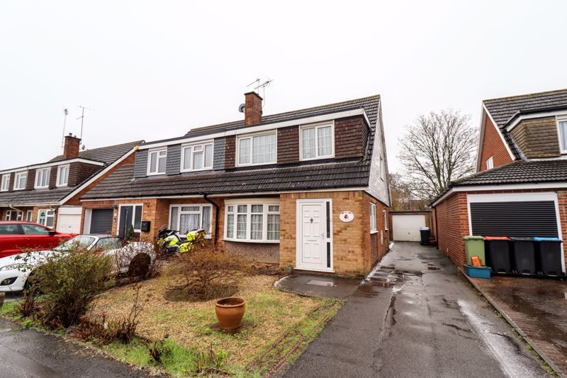 3 bed semidetached house for sale in Severn Way, Bletchley, Milton