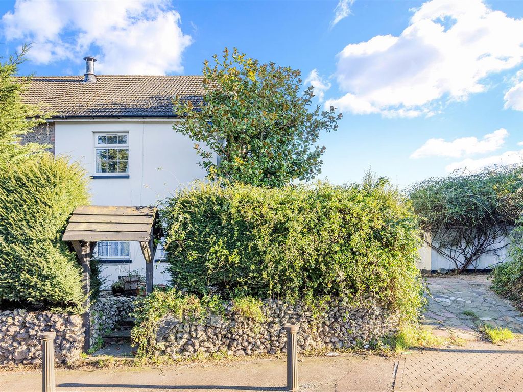 2 bed property for sale in Brighton Road, Hooley, Coulsdon CR5, £