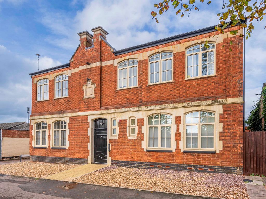 2 bed flat for sale in Stamford Road, Kettering NN16, £155,000 Zoopla