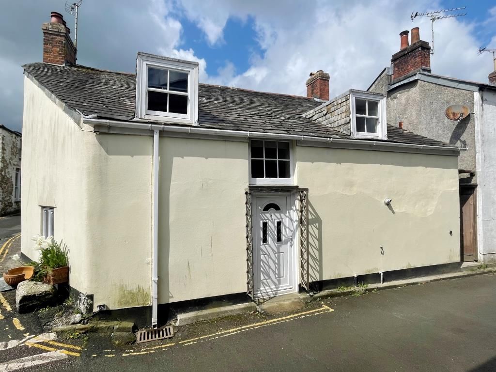 4 bed end terrace house for sale in 1 Church Lane, Lostwithiel