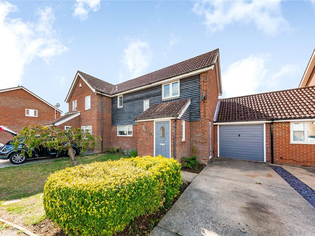 3 bed semidetached house for sale in Brooklands Park, Laindon