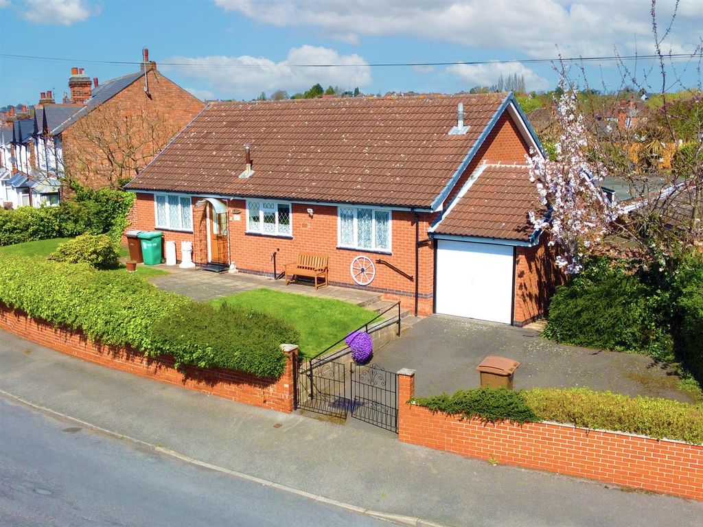 3 bed detached bungalow for sale in Swains Avenue, Bakersfield