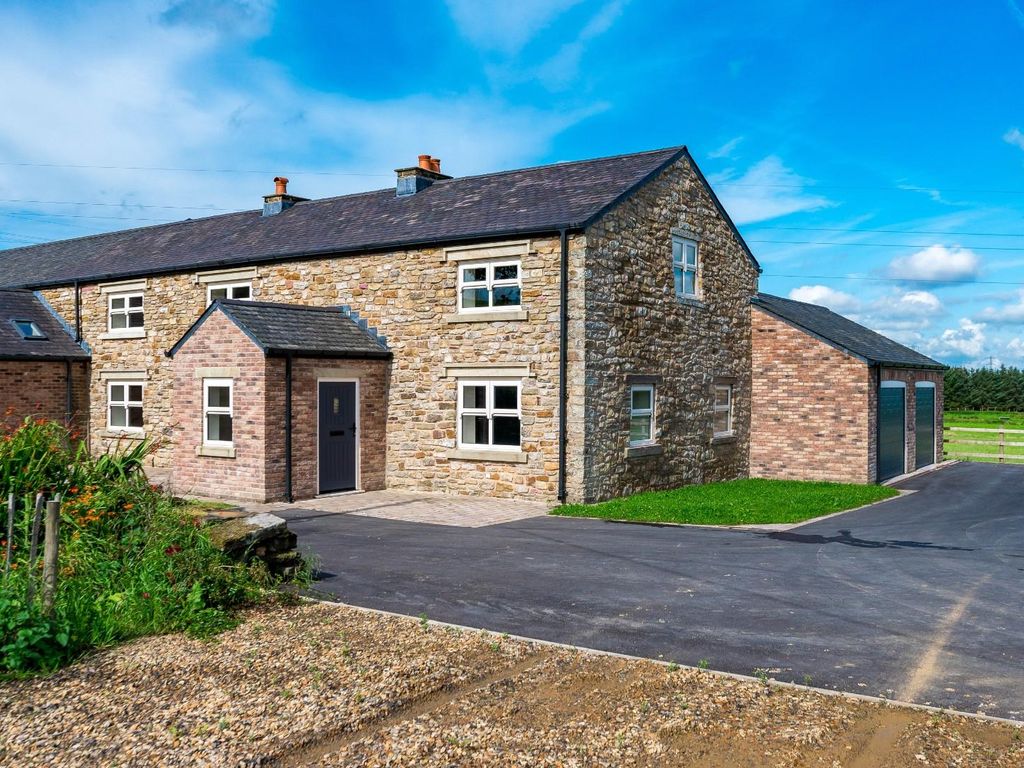 4 bed property for sale in Chapman Lane, Hoddlesden, Darwen BB3, £