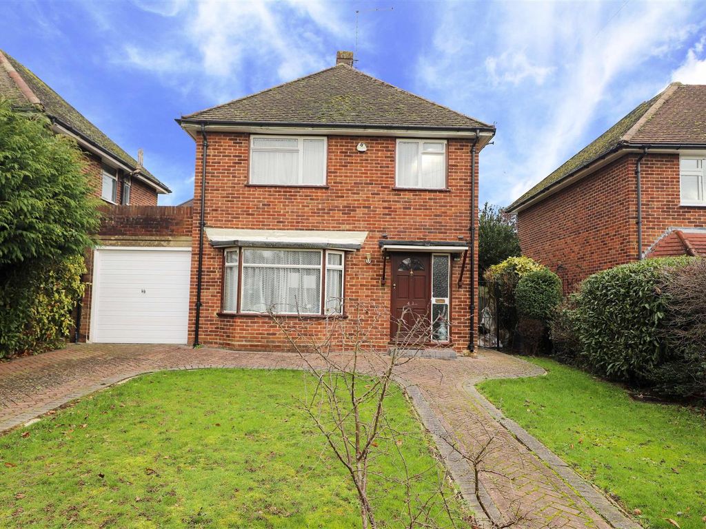 3 bed detached house for sale in Woodstock Drive, Ickenham UB10 Zoopla