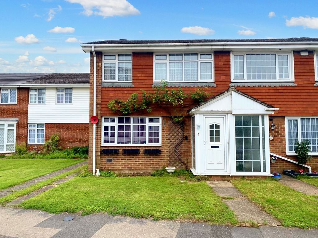 3 bed end terrace house for sale in Brook Lane, Snodland ME6, £250,000