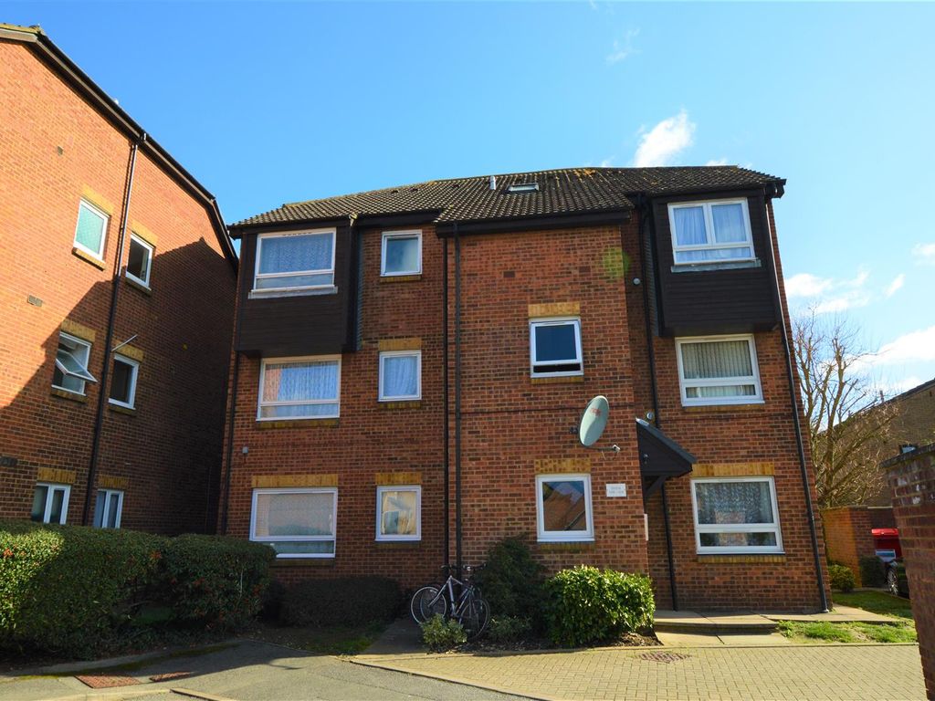 Studio to rent in Braemar Gardens, Cippenham, Slough SL1 Zoopla