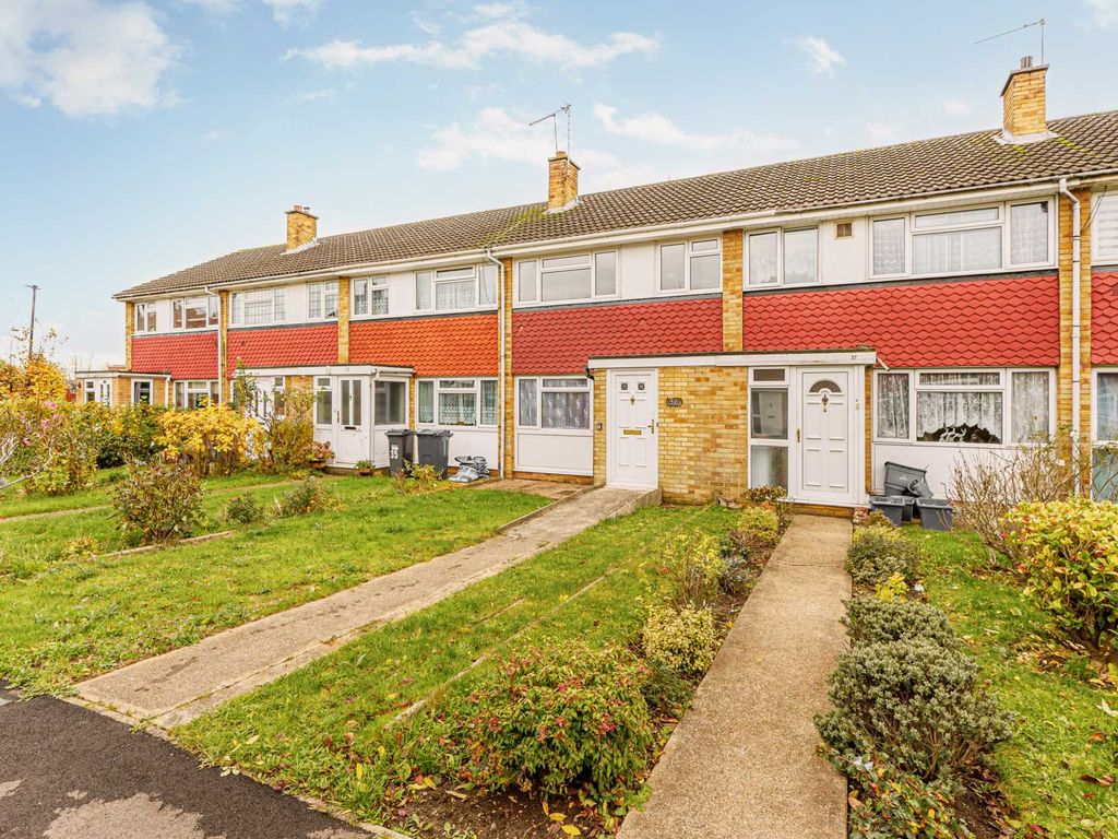 3 bed to rent in Guernsey Close, Hounslow TW5, £2,100 pcm Zoopla