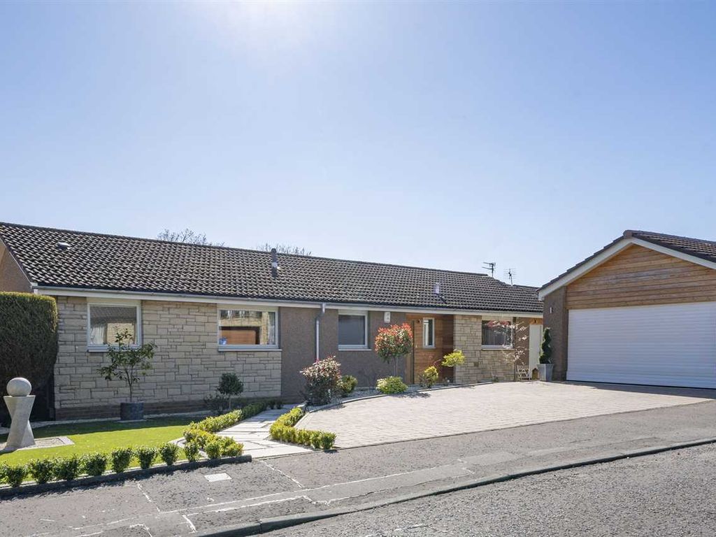 5 bed detached bungalow for sale in Lumsdaine Drive, Dalgety Bay