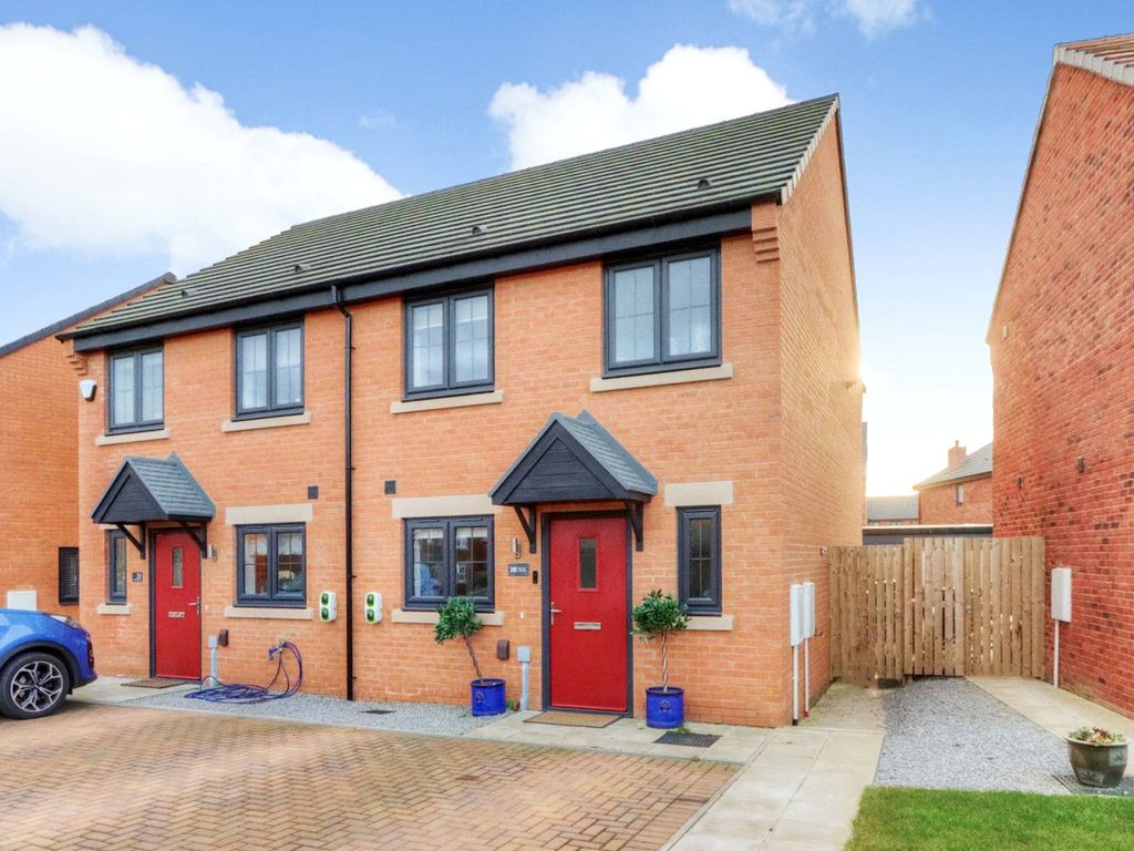3 bed semidetached house for sale in Mooney Crescent, Callerton