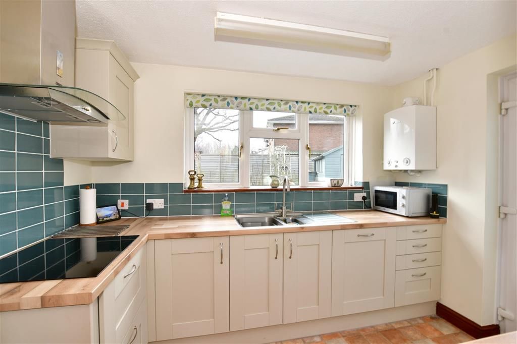 3 bed detached house for sale in Chestnut Avenue, Staplehurst