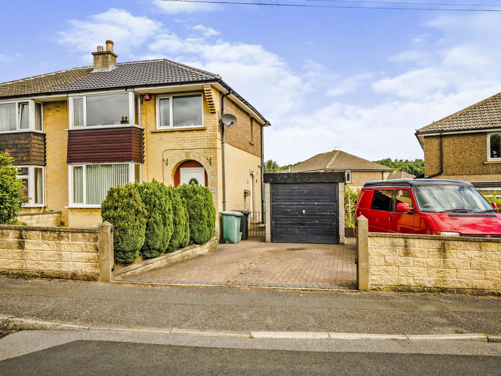 3 bed semidetached house for sale in Thorpe Green Drive, Huddersfield