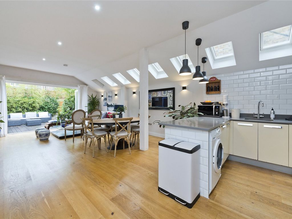 Second Avenue London W3  