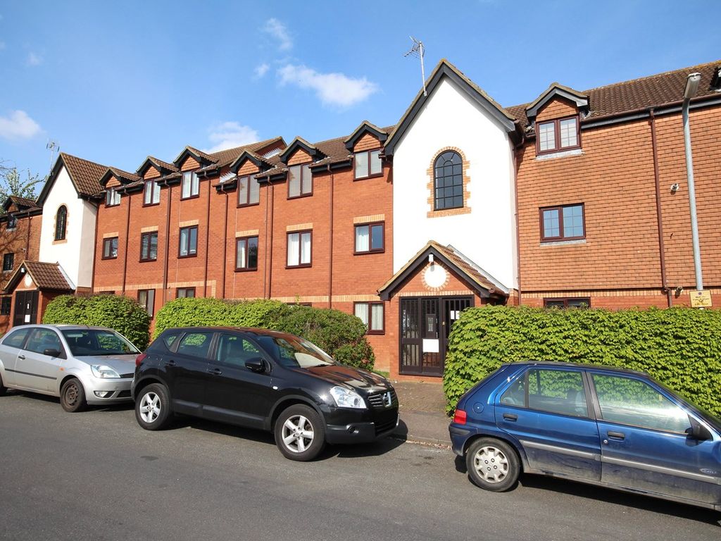 2 bed flat to rent in Cromwell Road, Letchworth Garden City SG6 Zoopla