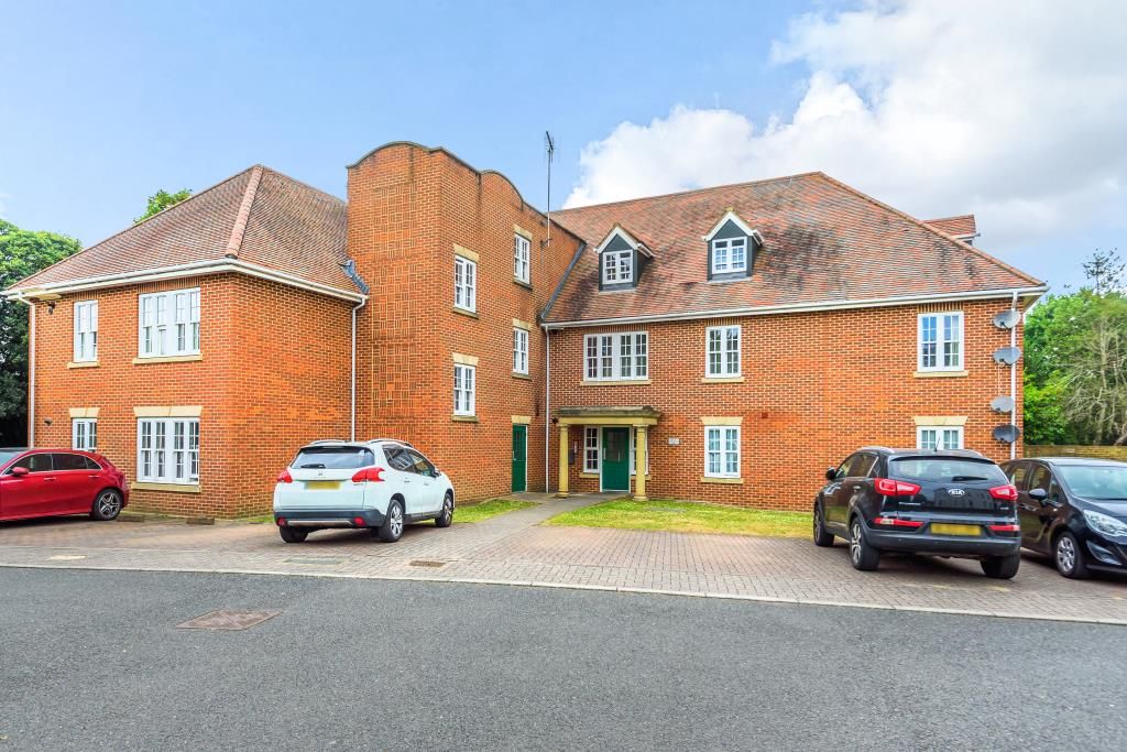 2 bed flat for sale in Slough, Berkshire SL3 Zoopla