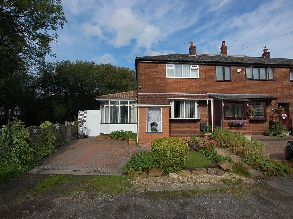 2 bed terraced house for sale in Manor Farm Close, AshtonUnderLyne