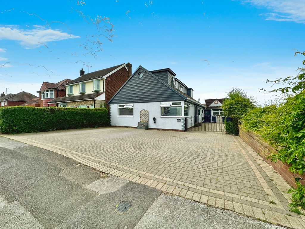 5 bed detached bungalow for sale in Monmouth Road, Bentley, Walsall WS2