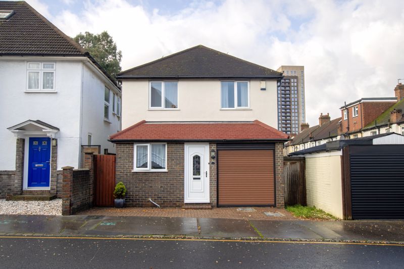 4 bed detached house for sale in Bisenden Road, Croydon CR0