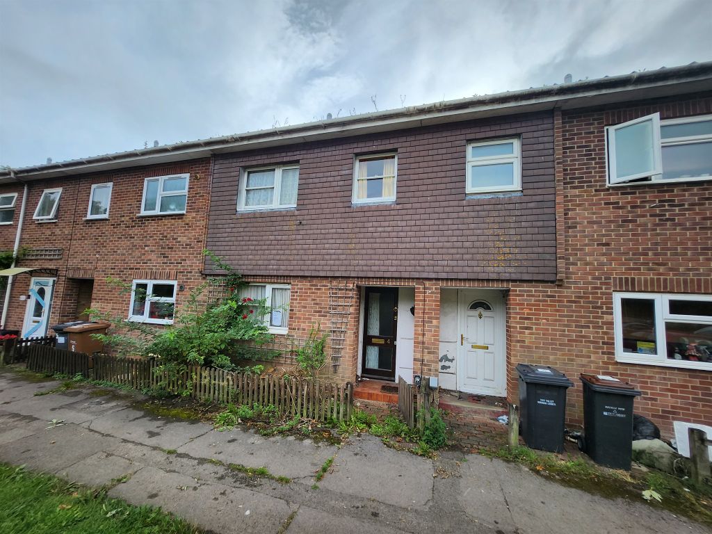 3 bed terraced house for sale in Galahad Close, Andover SP10, £200,000