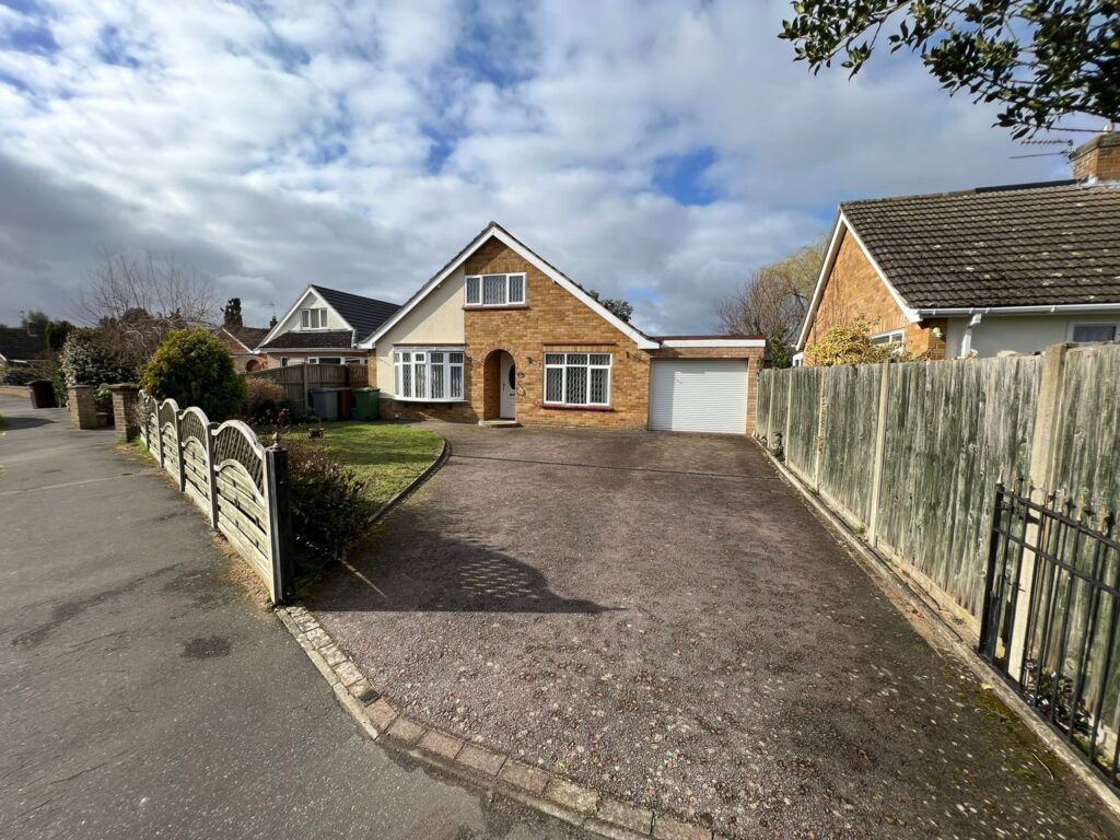 3 bed detached bungalow for sale in Lloyd Road, Taverham, Norwich NR8