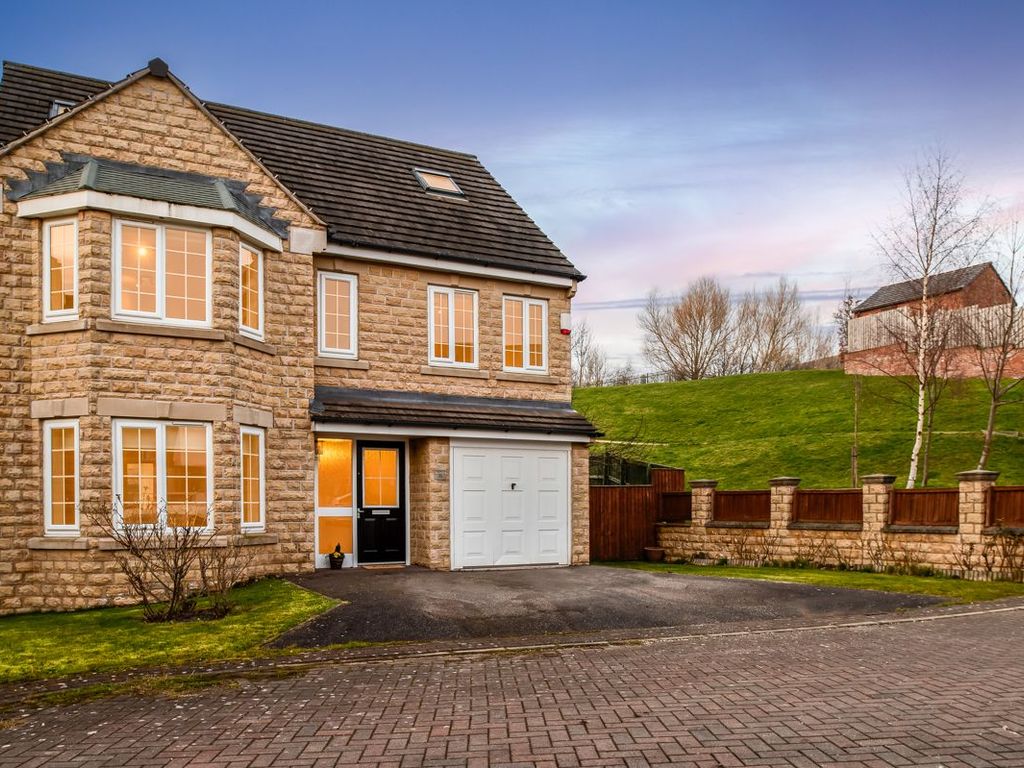 5 bed detached house to rent in Silverwood Road, Woolley Grange