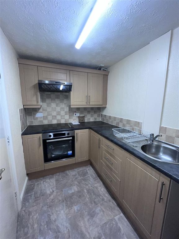 1 bed flat to rent in Market Street, Stalybridge SK15, £600 pcm Zoopla