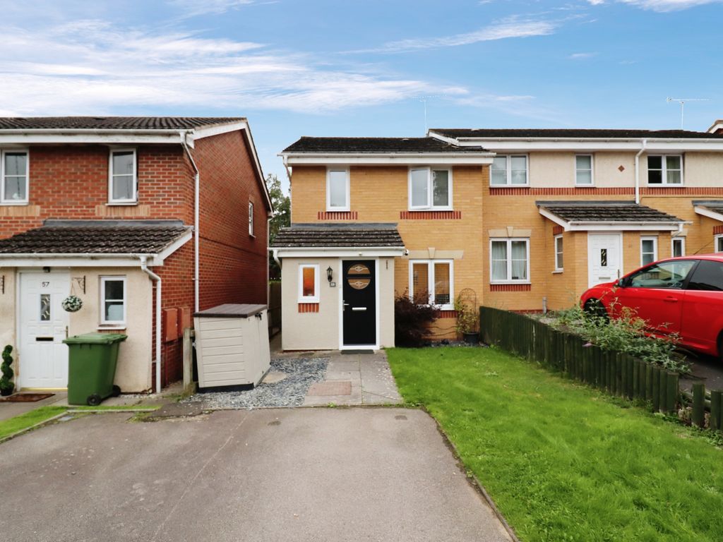 3 bed end terrace house for sale in Viaduct Close, Rugby, Warwickshire