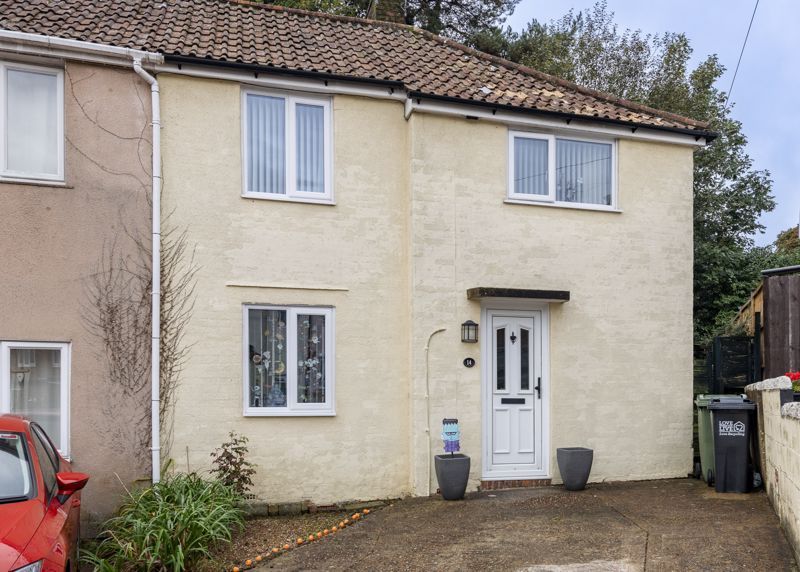 3 bed semidetached house for sale in Wealden Close, Crowborough TN6, £