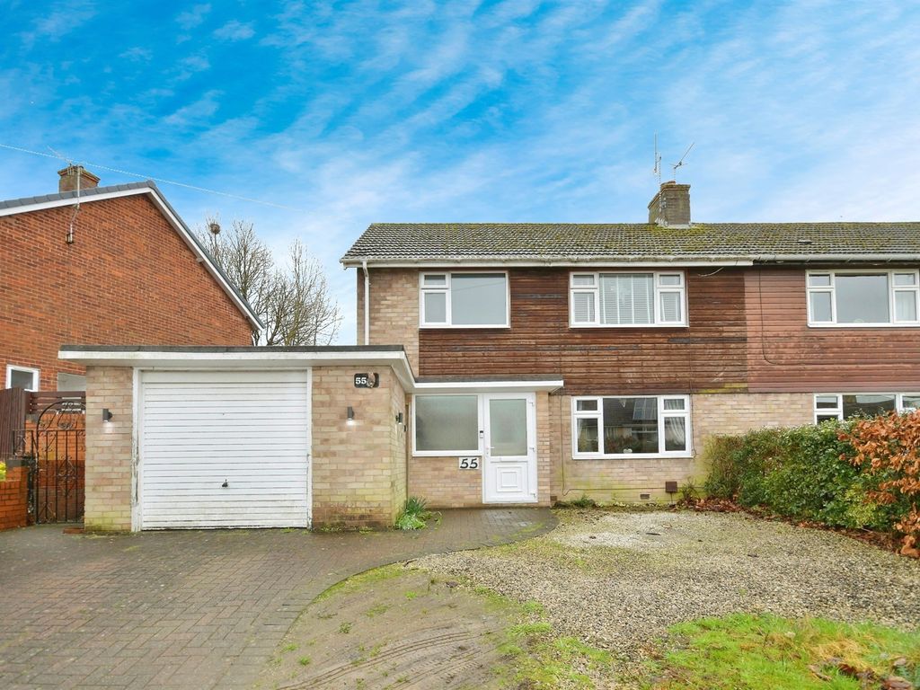 4 bed semidetached house for sale in Grampian Crescent, Chesterfield