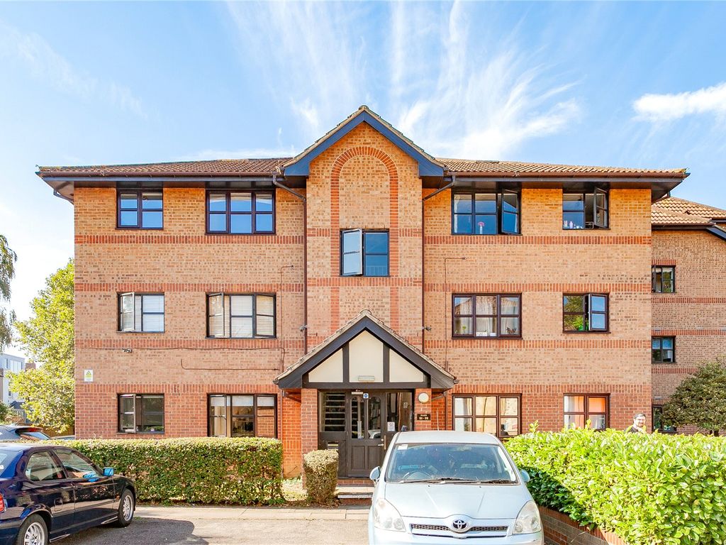 1 bed flat for sale in Chamberlain Place, Walthamstow, London E17, £