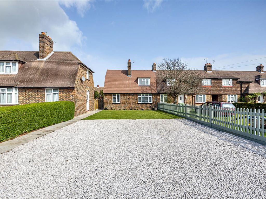 2 bed end terrace house for sale in Hook Road, Epsom KT19 Zoopla