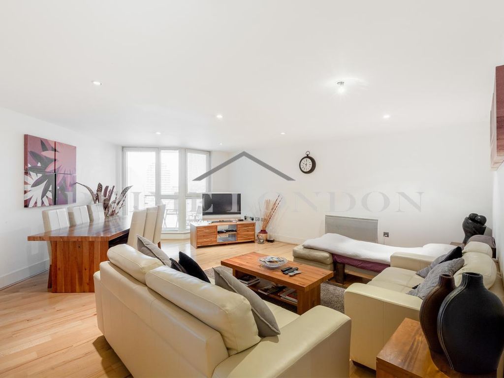 2 bed flat to rent in Hamilton House, St Wharf, Vauxhall SW8, £