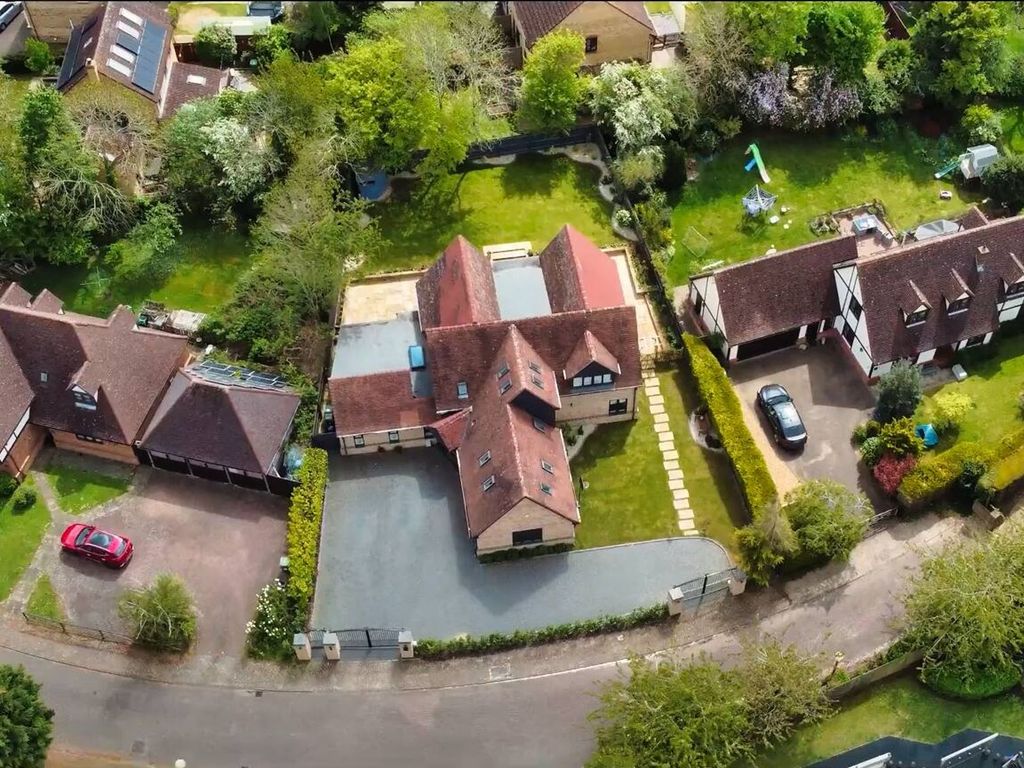 5 bed detached house for sale in Salden Close, Shenley Church End MK5