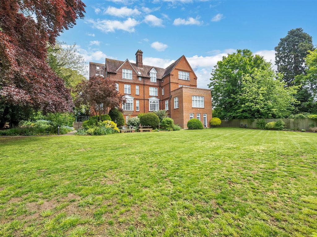 2 bed flat for sale in St James Court, The Vinefields, Bury St. Edmunds