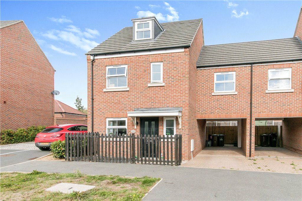 4 bed linkdetached house for sale in Osprey Close, Stanway, Colchester