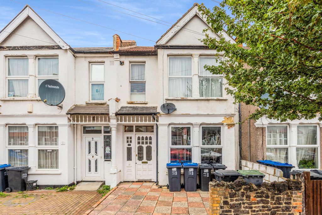 3 bed flat for sale in Langdale Road, Thornton Heath CR7, £325,000 Zoopla