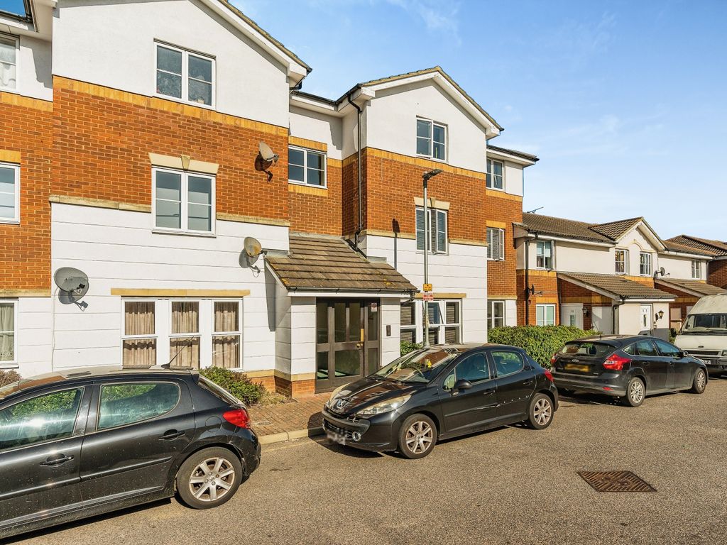 2 bed flat for sale in Windsor Court, Gillingham, Kent ME7, £155,000