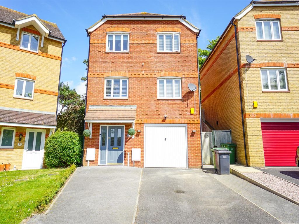 3 bed detached house for sale in Newts Way, St. LeonardsOnSea TN38, £