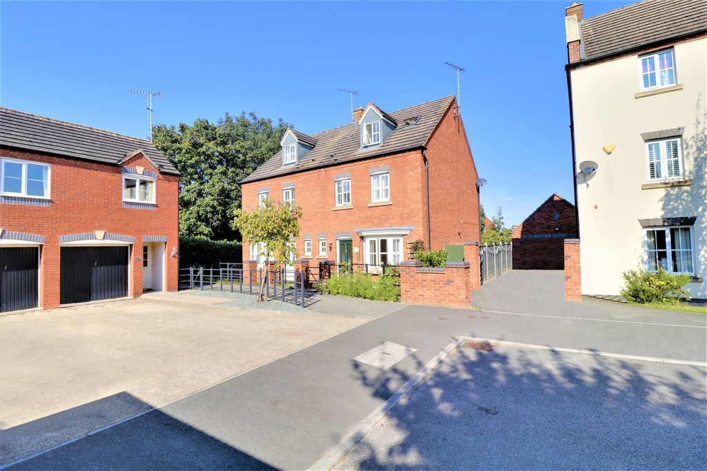 4 bed semidetached house for sale in Forest School Street, Rolleston