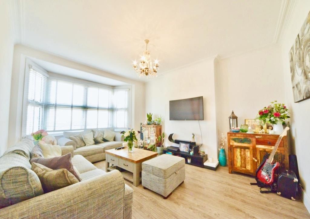 2 bed flat to rent in Falkland Avenue, London N3, £2,050 pcm Zoopla