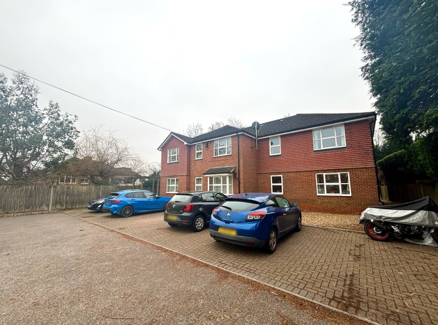 1 bed flat to rent in Fisher Lane, Aldershot GU12, £1,000 pcm Zoopla