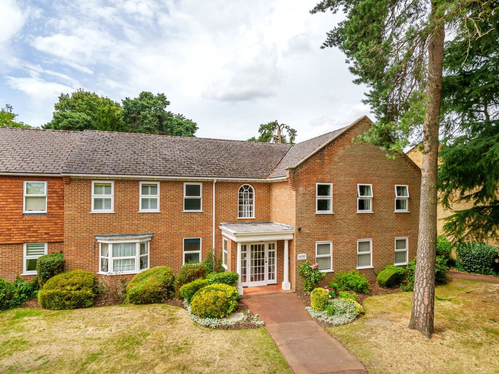 1 bed flat for sale in Fairlawn, Hall Place Drive, Weybridge KT13, £