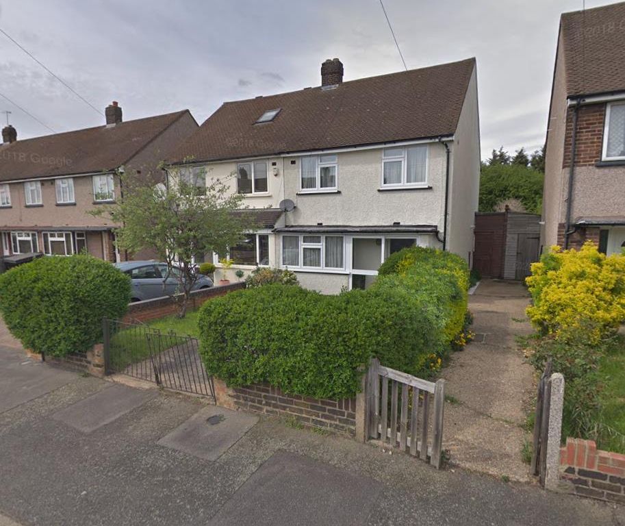 3 bed property to rent in St. Andrews Avenue, Hornchurch RM12, £2,100