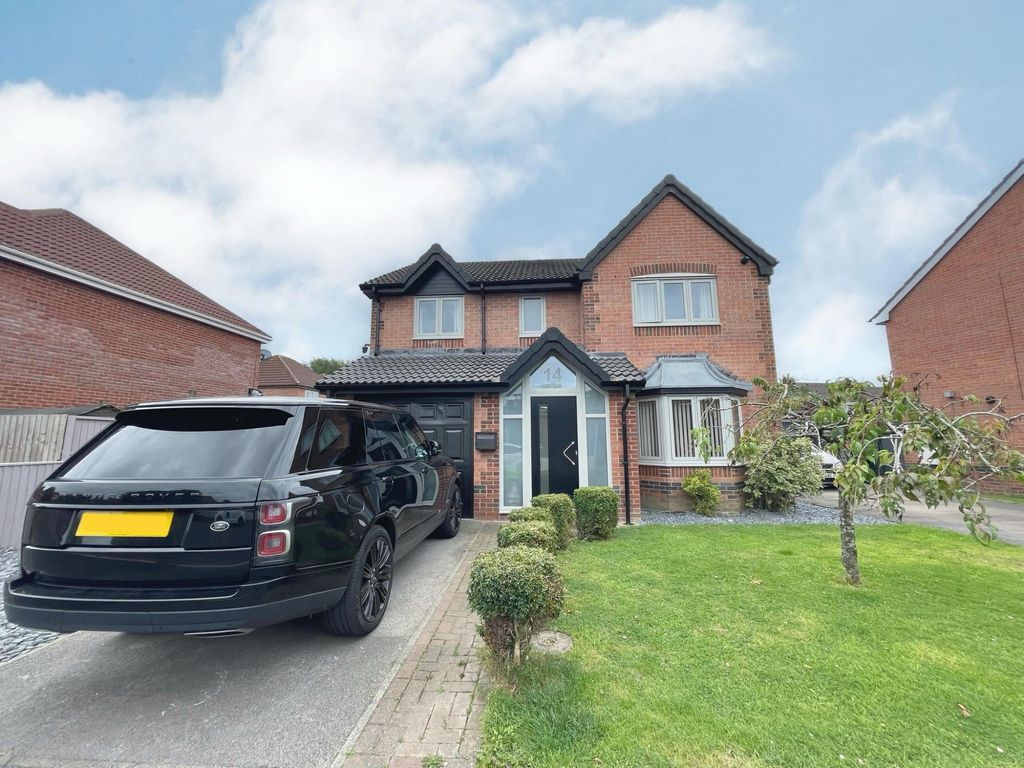 4 bed detached house for sale in Chirk Drive, Thornton FY5, £339,950