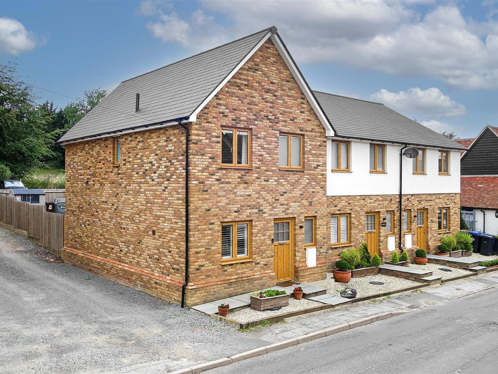 3 bed end terrace house for sale in Hare Street, Buntingford SG9, £