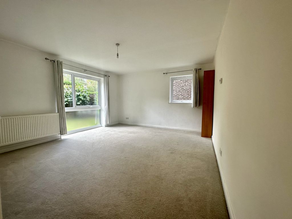 2 bed flat to rent in 3 Lambourn Grove, Kingston Upon Thames, Greater