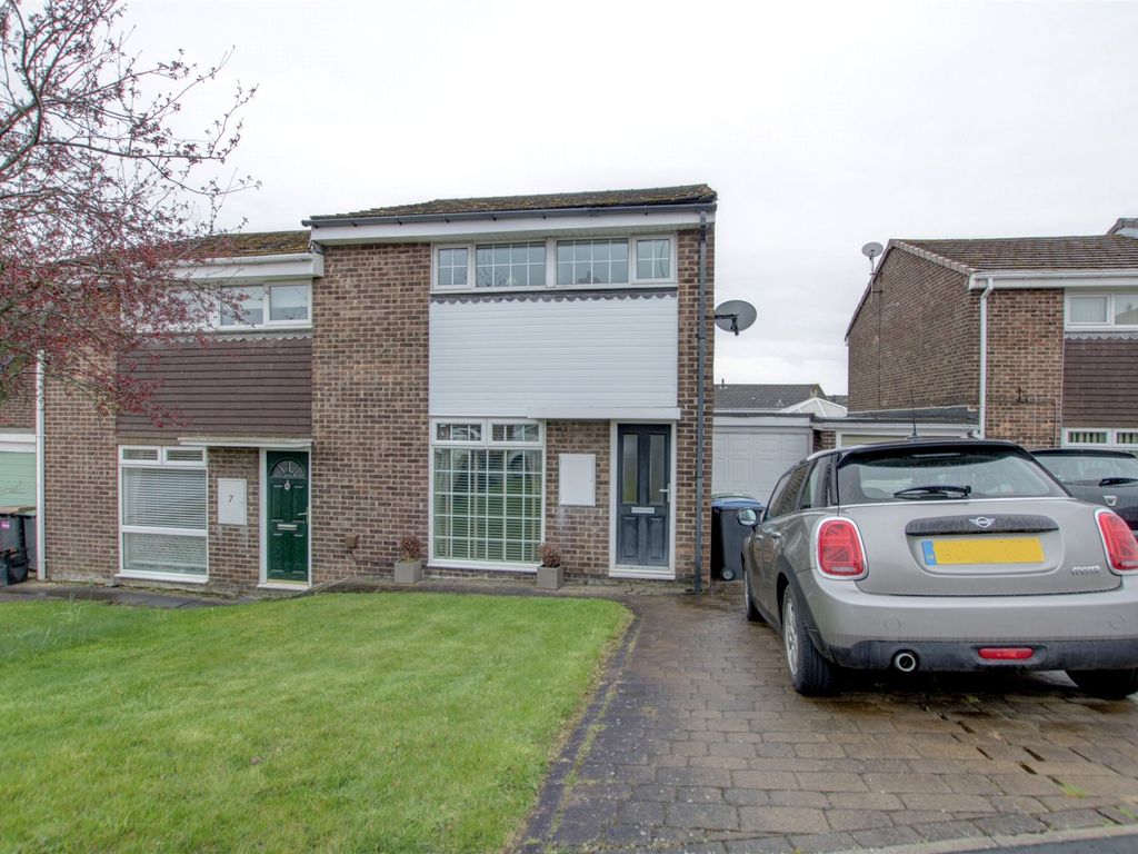 3 bed semidetached house for sale in The Paddock, Tanfield Lea