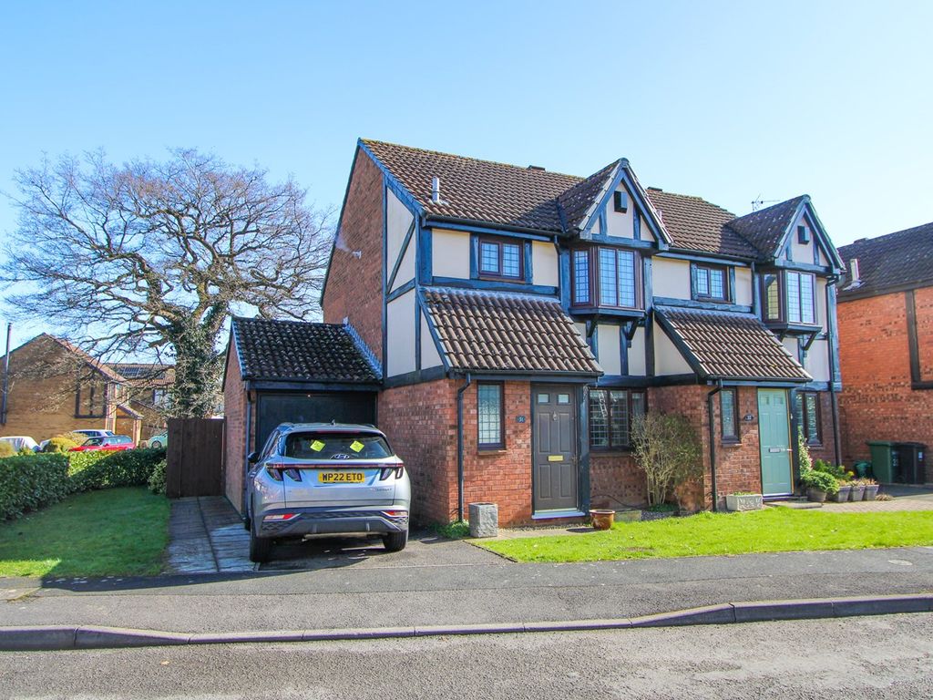 3 bed semidetached house for sale in Homefield, Yate BS37, £340,000