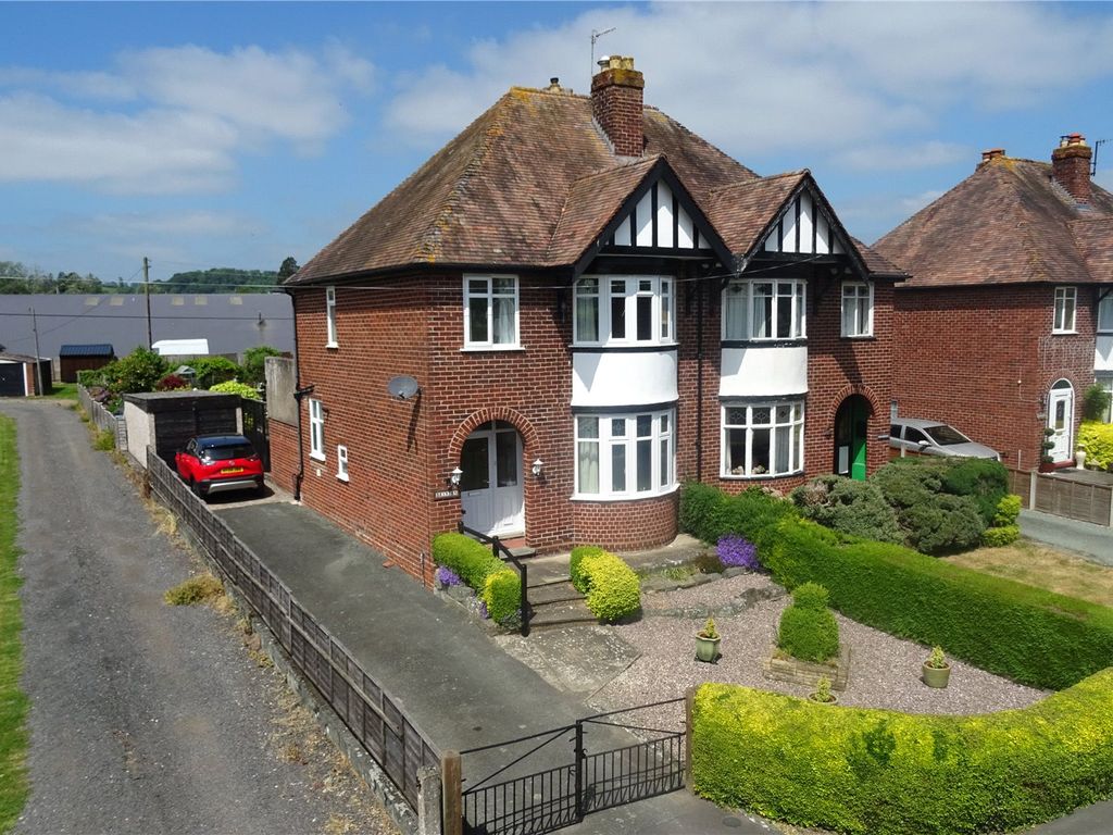 3 bed semidetached house for sale in Severn Lane, Welshpool, Powys