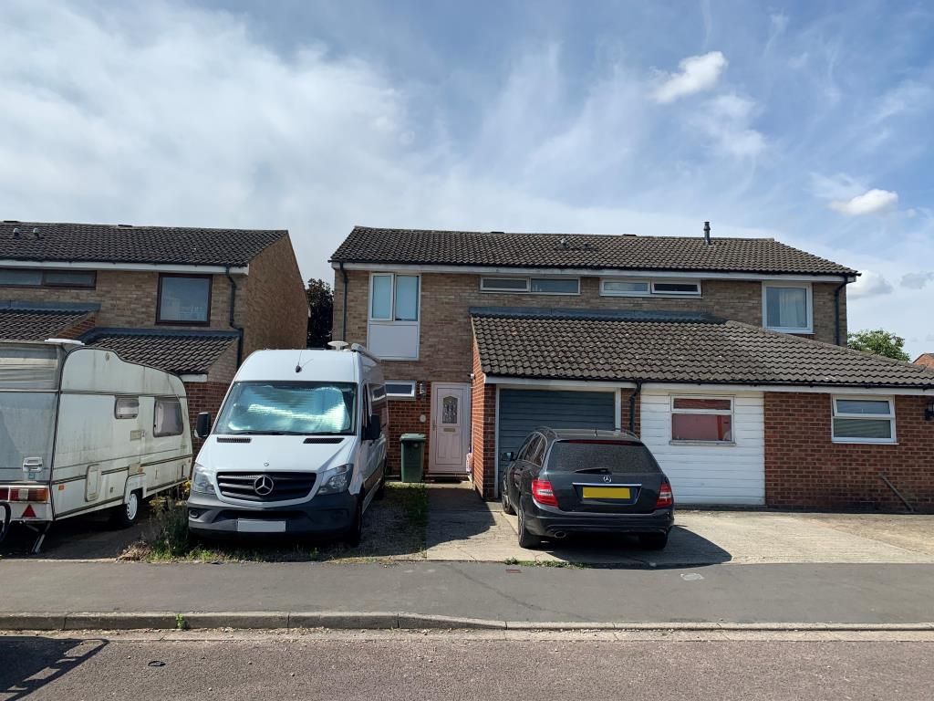 3 bed semidetached house to rent in York Close, Bicester OX26 Zoopla